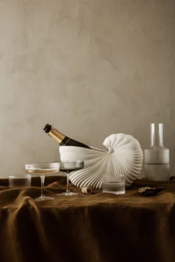 Ferm LIVING Ripple Champagnerglas 2er Pack -Ferm Living 29218 01 12 EnvironmentImage 2c8898e4f6 scaled