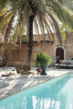 Ferm LIVING Hourglass Blumentopf Groß Ø50 Cm -Ferm Living 36692 01 40 EnvironmentImage dc71725b19 scaled