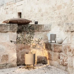 Ferm LIVING Bau Topf Groß Ø28 Cm -Ferm Living 500814 01 12 EnvironmentImage 59759c69e6 scaled