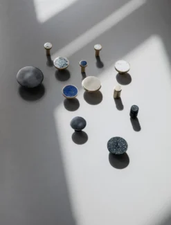 Ferm LIVING Hook Haken Messing -Ferm Living 503195 01 10 EnvironmentImage a4953c0263 scaled