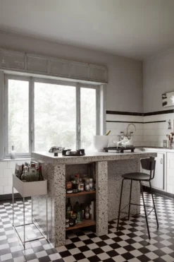 Ferm LIVING Alza Champagnerkühler -Ferm Living 503214 01 13 EnvironmentImage fa7965947a scaled