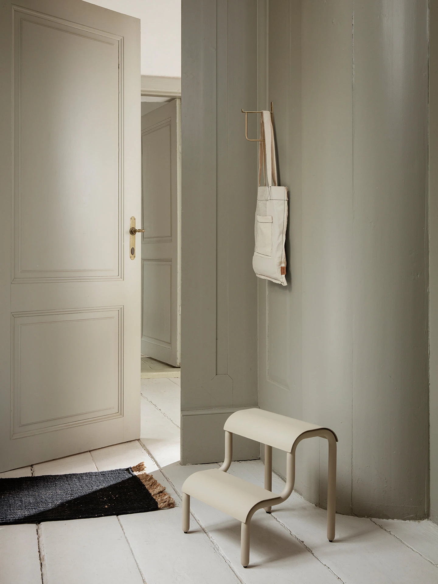 Ferm LIVING Up Tritthocker 2 Ferm LIVING Up Tritthocker – Bild 2