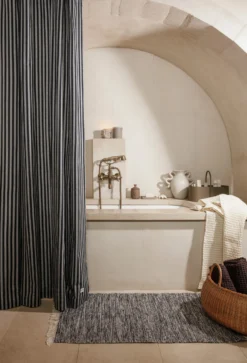 Ferm LIVING Braided Korb Niedrig -Ferm Living 514438 01 5 EnvironmentImage a9f6cd69d8 scaled