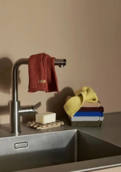 Ferm LIVING Day Geschirrtuch 7er Pack 26 X 26cm -Ferm Living 570378 01 40 EnvironmentImage 33d5eab967 scaled