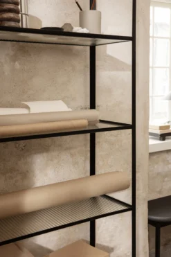 Ferm LIVING Haze Bücherregal -Ferm Living 574338 01 40 EnvironmentImage 408ae88dd9 scaled