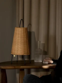 Ferm LIVING Porti Braided Tischleuchte 50cm -Ferm Living 579137 01 42 EnvironmentImage 5fcaa5c089 scaled