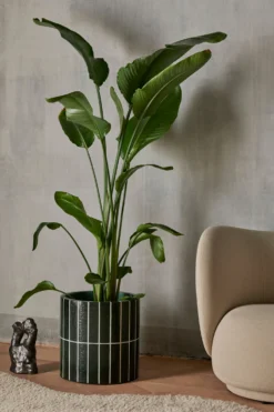 Ferm LIVING Pillar Blumentopf Ø40cm -Ferm Living 579904 01 41 EnvironmentImage 61e0e23f3a scaled
