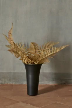 Ferm LIVING Spun Alu Vase Ø21,3 X 41,9cm 6 Ferm LIVING Spun Alu Vase Ø21,3 X 41,9cm -Ferm Living 579936 01 41 EnvironmentImage 21c0185f95 scaled