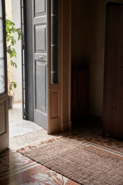 Ferm LIVING Athens Flurteppich -Ferm Living 579963 01 31 EnvironmentImage 6d34e913fe scaled