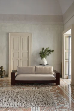 Ferm LIVING Edre Sofa Classic Linen 12 Ferm LIVING Edre Sofa Classic Linen -Ferm Living 579991 01 30 EnvironmentImage a5afd145b4 scaled