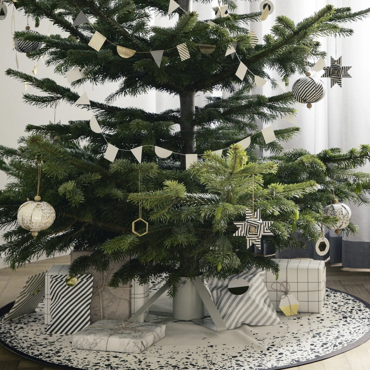 Ferm LIVING Weihnachtsbaumständer 2 Ferm LIVING Weihnachtsbaumständer – Bild 2